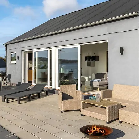 2 Bedroom Cozy In Bjert Holiday home Bjert Strand
