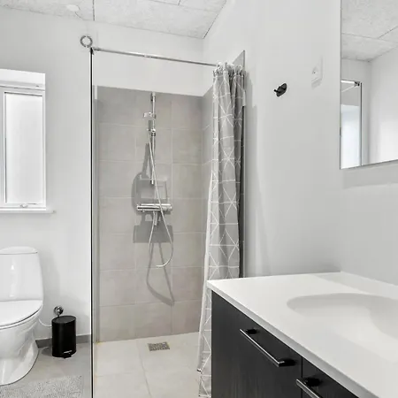 Сasa de vacaciones 2 Bedroom Cozy In Bjert Bjert Strand