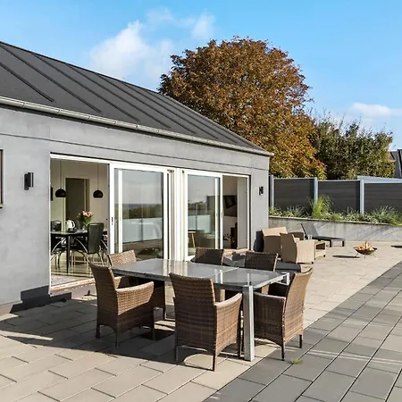 2 Bedroom Cozy In Bjert Bjert Strand