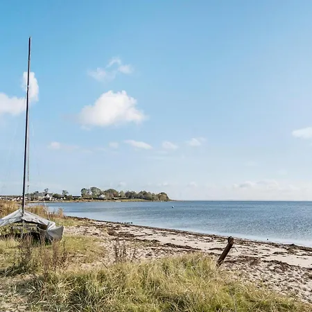 Сasa de vacaciones 2 Bedroom Cozy In Bjert Bjert Strand