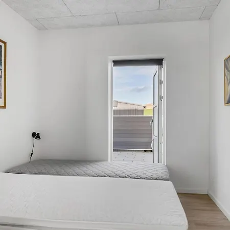 2 Bedroom Cozy In Bjert Сasa de vacaciones