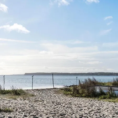 2 Bedroom Cozy In Bjert *