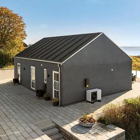 2 Bedroom Cozy In Bjert Сasa de vacaciones Bjert Strand