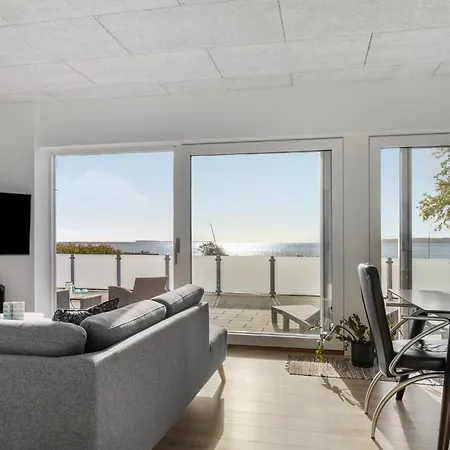 2 Bedroom Cozy In Bjert Сasa de vacaciones Bjert Strand