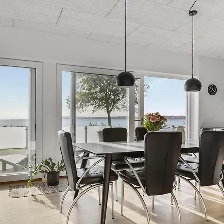 Сasa de vacaciones 2 Bedroom Cozy In Bjert *