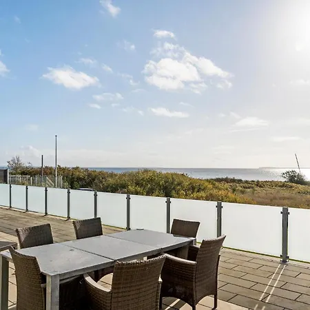 2 Bedroom Cozy In Bjert * Bjert Strand