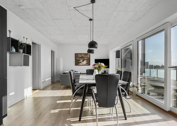 2 Bedroom Cozy In Bjert Bjert Strand