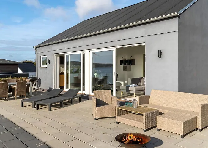 2 Bedroom Cozy In Bjert Сasa de vacaciones Bjert Strand