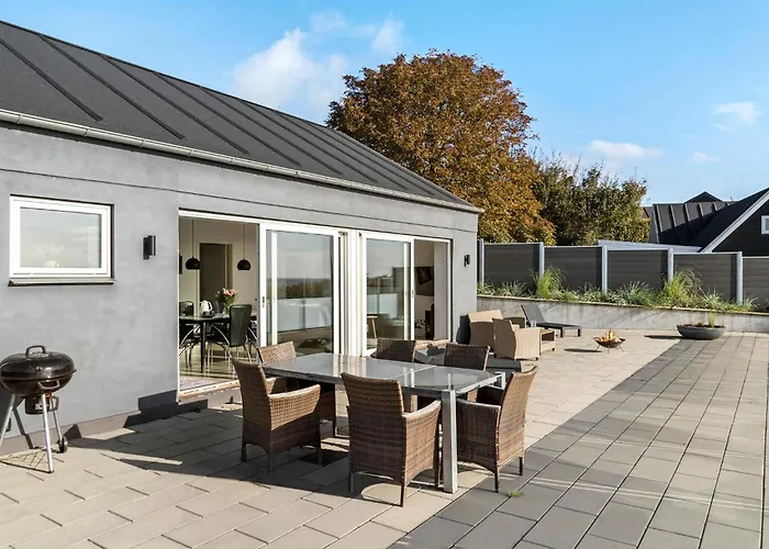 2 Bedroom Cozy In Bjert Bjert Strand