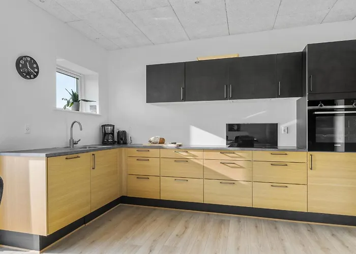 Сasa de vacaciones 2 Bedroom Cozy In Bjert Bjert Strand