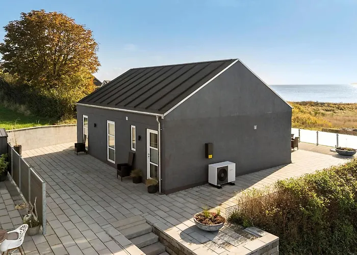 2 Bedroom Cozy In Bjert Сasa de vacaciones Bjert Strand