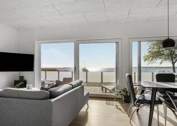 2 Bedroom Cozy In Bjert Сasa de vacaciones Bjert Strand